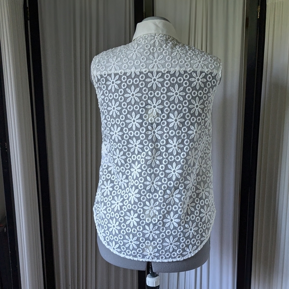 Vintage 90's, Anne Klein, sleeveless, embroidered, bottom down blouse. - Picture 3 of 11